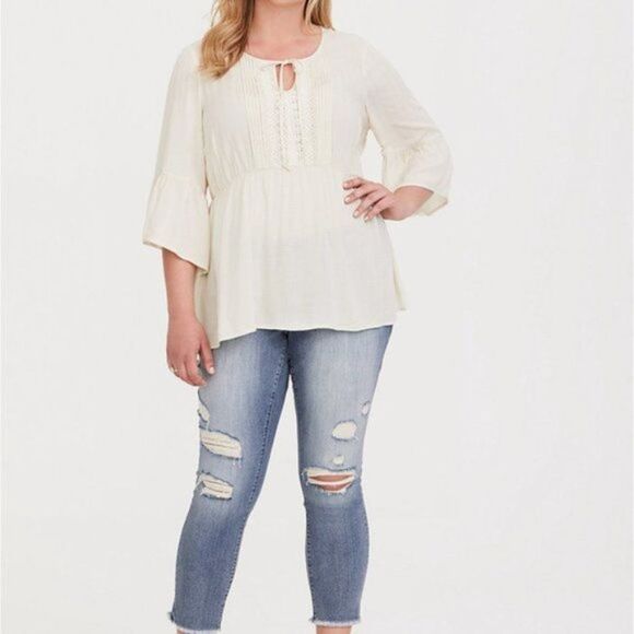 Torrid Ivory Bell Sleeve Blouse Plus sz 2 - Picture 1 of 6